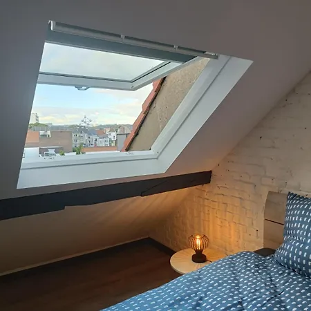 Modern Triplex 140m2 - 4 Bedrooms, 1 Living & 2 Bathrooms - 8 People In Brüsszel