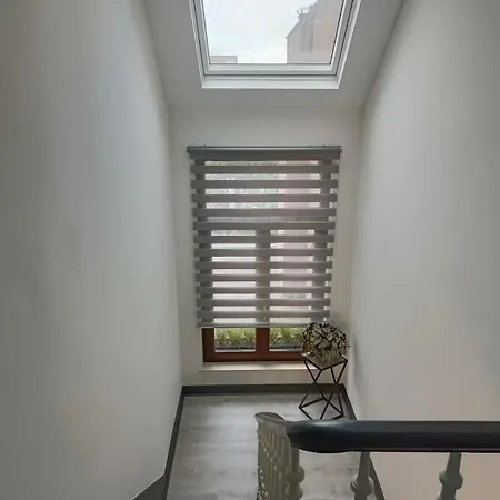 Modern Triplex 140m2 - 4 Bedrooms, 1 Living & 2 Bathrooms - 8 People In *