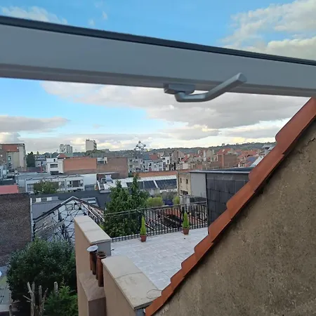 Modern Triplex 140m2 - 4 Bedrooms, 1 Living & 2 Bathrooms - 8 People In Apartment