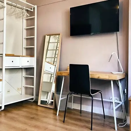 Fully Equipped Two Bedroom Schuman Area Lägenhet *