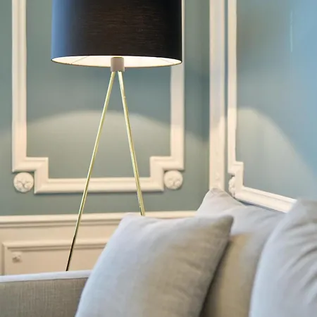 Luxurious 6-br Mansion Near European Union