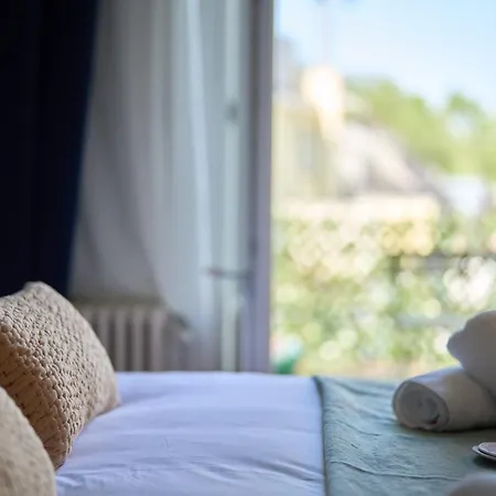 Luxurious 6-br Mansion Near European Union *