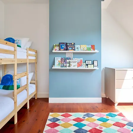 Luxurious 6-br Mansion Near European Union *