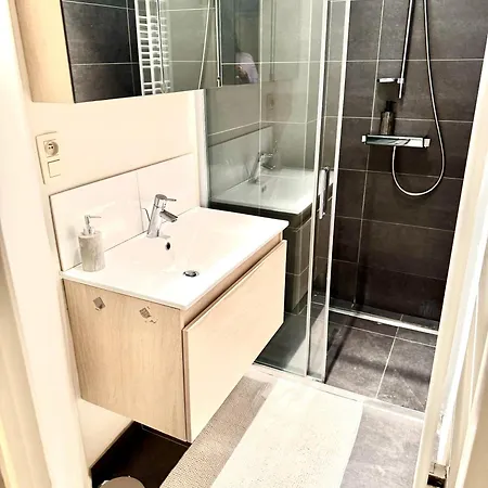 Beautiful 2 Bedroom Familiar Luxury Apartamento *