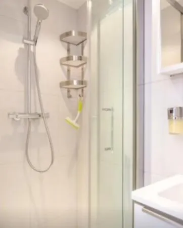 Heart Of Escape, Steps From Bourse