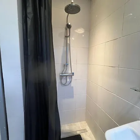 Apartment Confortable Avec Garage Premier Etage Sans Terrasse Brussels