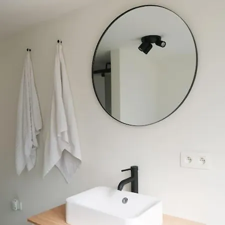 Beautiful In Le Chatelain - 1st Floor * Brussels