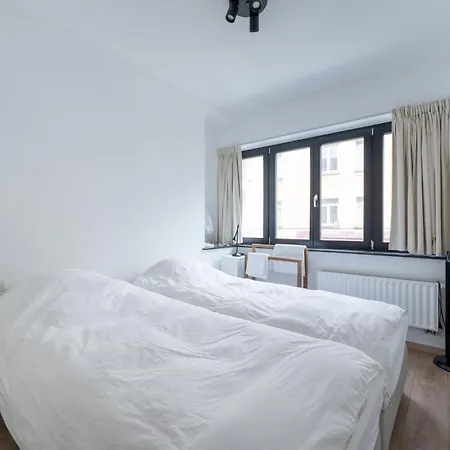 6 Bedroom House With Private Bathrooms In Bxl Downtown *