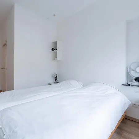 6 Bedroom House With Private Bathrooms In Bxl Downtown Apartman