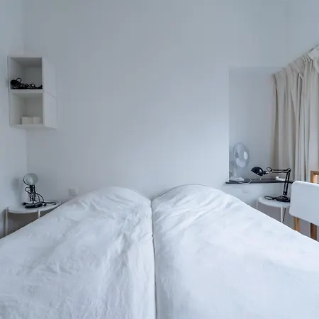 6 Bedroom House With Private Bathrooms In Bxl Downtown Brüsszel