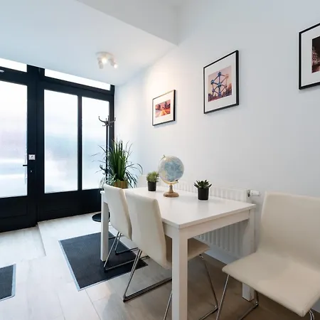 6 Bedroom House With Private Bathrooms In Bxl Downtown Apartment Brussels