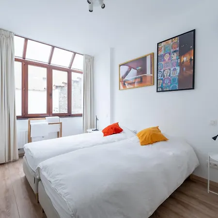 6 Bedroom House With Private Bathrooms In Bxl Downtown Brussels