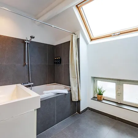 Modern Flat Near Grand Place Apartment