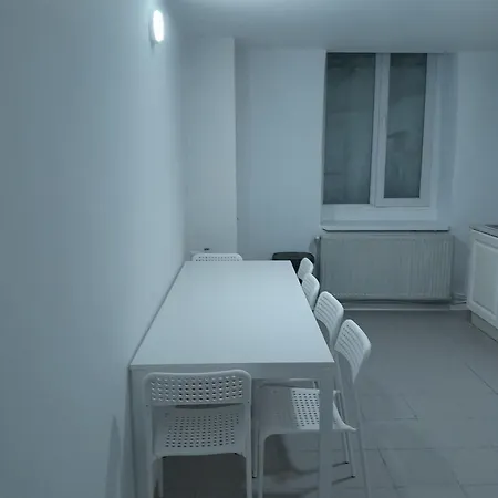 아파트 Appt Close To Grand Place Sleeps 6 *