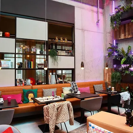 Отель Moxy Center Брюссель