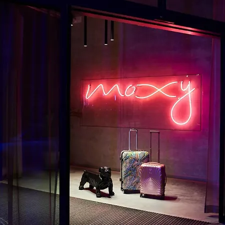 Moxy Center
