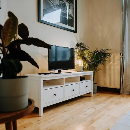 1 Bedroom In Le Chatelain - 2nd Floor Appartement *