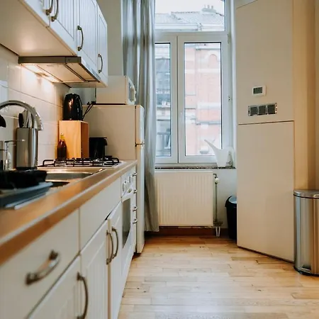 1 Bedroom In Le Chatelain - 2nd Floor Apartment Brussels
