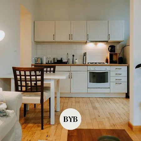 1 Bedroom In Le Chatelain - 2nd Floor Appartement *