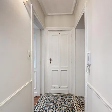 Midi Apartment