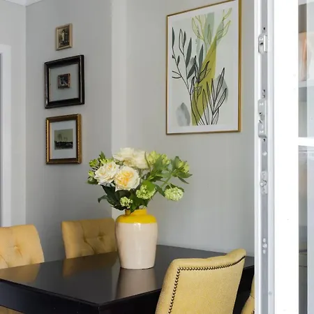 Light And Modern Place Apartman