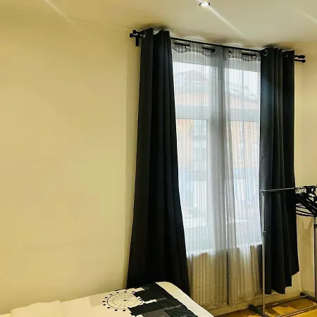 De Standing Brady Muandaz * בריסל