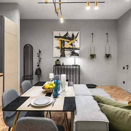 Light And Modern Place Apartment *