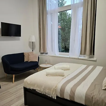 Apartment Centre *