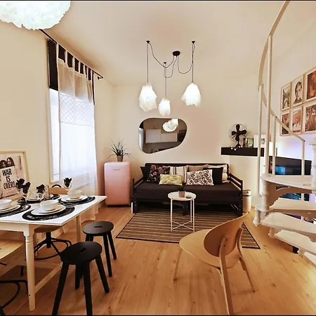 Apartment Bold And Beautiful Duplex In Central *