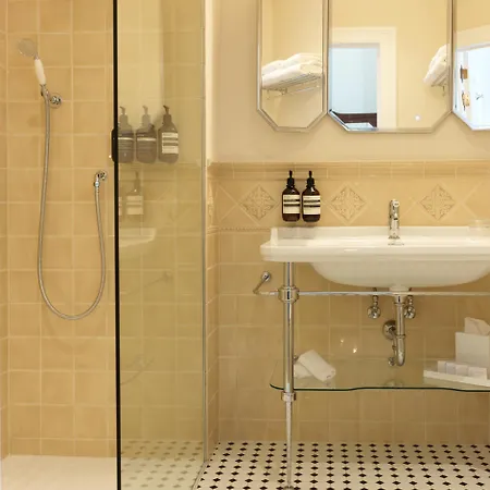 Fleur De Hotel 4*