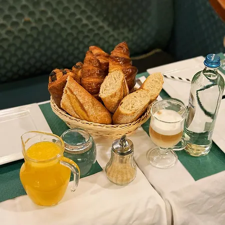 Esperance Hotel 3*