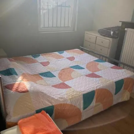 Confortable Lits Double Schaarbeek Premier Etage Séjour chez l'habitant *