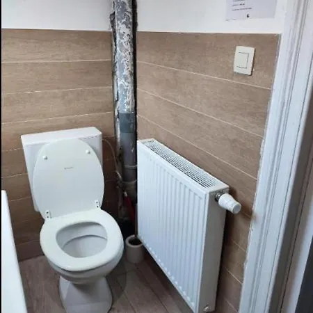 民宿 Confortable Lits Double Schaarbeek Premier Etage 布鲁塞尔
