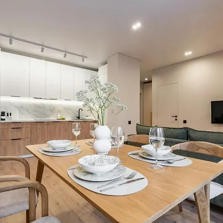 Light And Modern Place Apartman