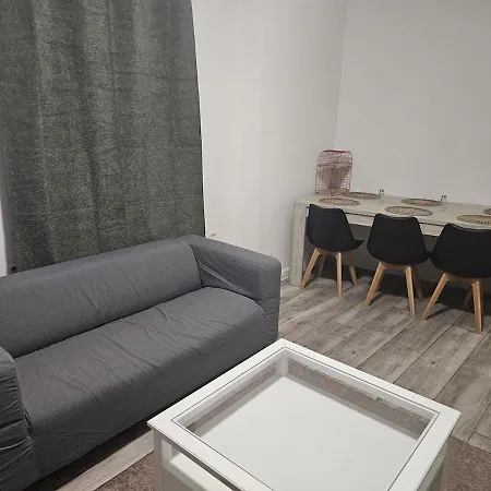 Cosy Near Europeen Union 公寓