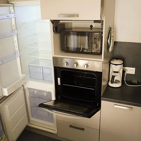 1br Metro Hopital Erasme Bordet Handicapt Friendly アパート