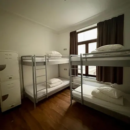 The Legacy By 2go4 Center Hostel *