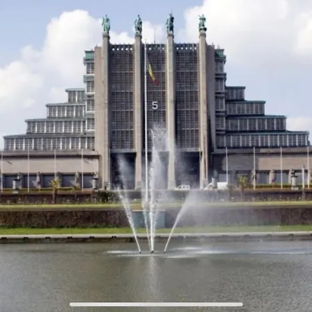 In Guest - Charming Guest In Historic Mansion