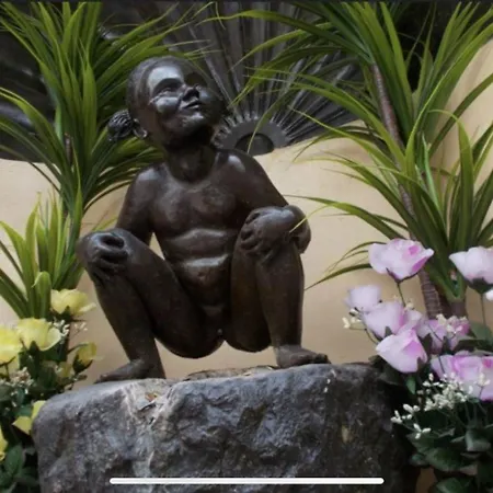 In Guest - Charming Guest In Historic Mansion