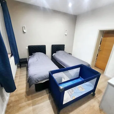 Апартаменты Modern In Molenbeek Saint Jean / 77 M² / Parking *