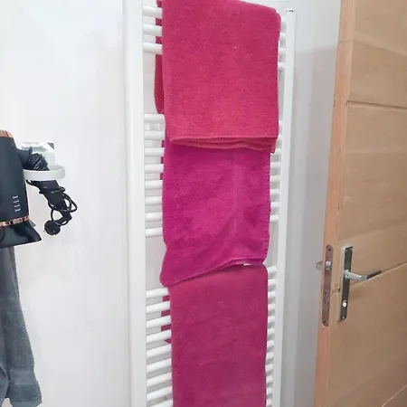 Modern In Molenbeek-saint-jean / 77 M² / Parking בריסל