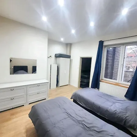 アパート Modern In Molenbeek Saint Jean / 77 M² / Parking ブリュッセル