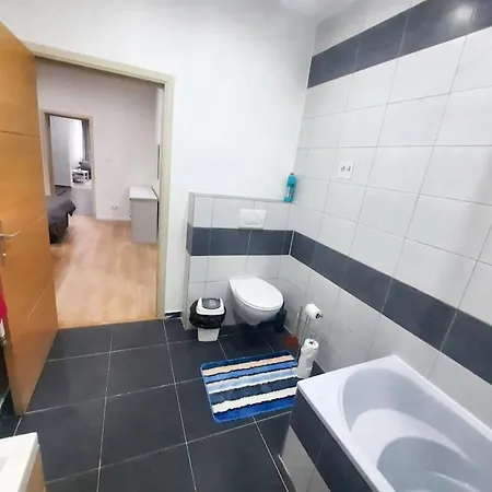 Modern In Molenbeek Saint Jean / 77 M² / Parking Брюссель