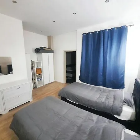 Modern In Molenbeek Saint Jean / 77 M² / Parking