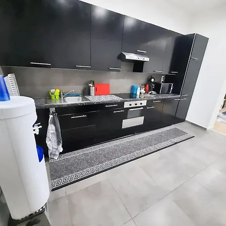 Modern In Molenbeek Saint Jean / 77 M² / Parking Апартаменты Брюссель