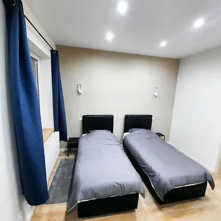 Апартаменты Modern In Molenbeek Saint Jean / 77 M² / Parking Брюссель