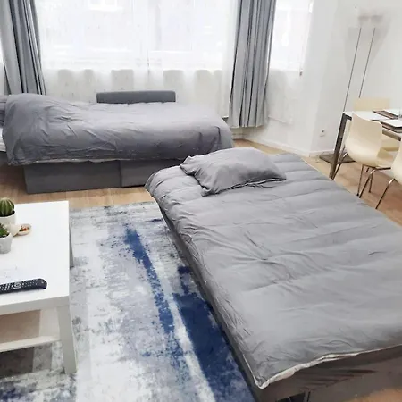 Modern In Molenbeek Saint Jean / 77 M² / Parking ブリュッセル