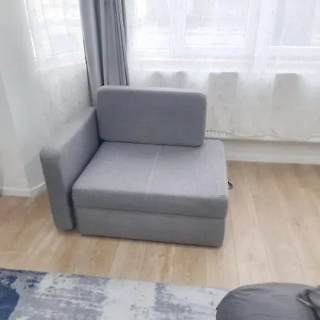 Апартаменты Modern In Molenbeek Saint Jean / 77 M² / Parking