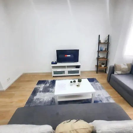 Апартаменты Modern In Molenbeek Saint Jean / 77 M² / Parking *