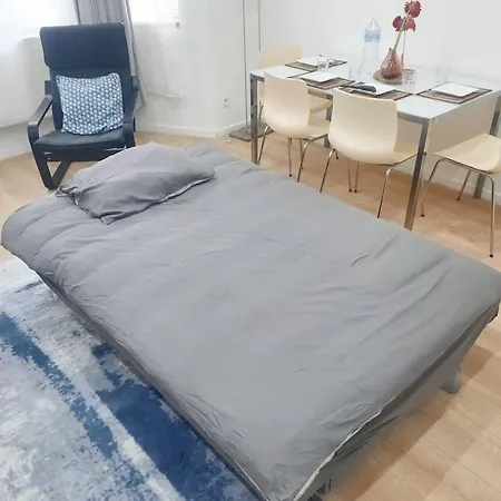 Апартаменты Modern In Molenbeek Saint Jean / 77 M² / Parking Брюссель